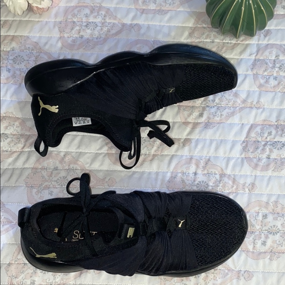 Women’s Puma training shoes. Size 9